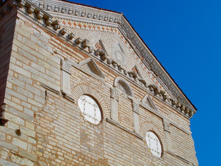 Baptistère Saint-Jean : Façade sud, vue partielle