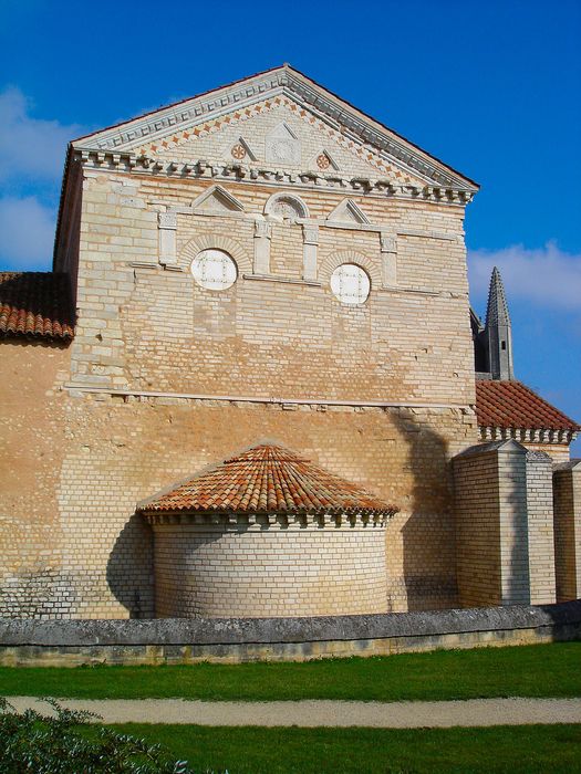 Baptistère Saint-Jean : Façade sud, vue générale