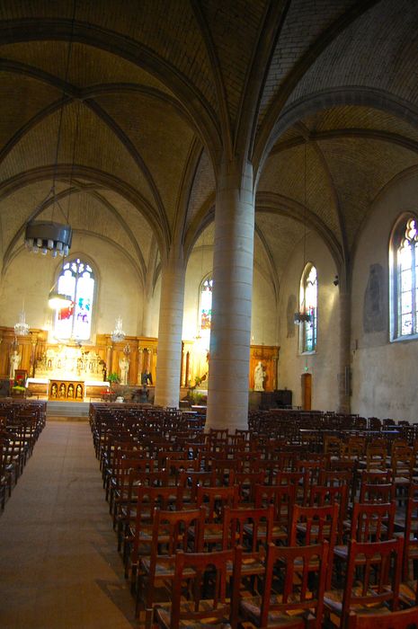 Eglise Saint-Porchaire : Nefs, vue générale