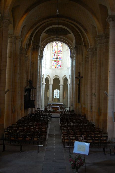 Eglise Saint-Jean de Montierneuf : Nef, vue générale