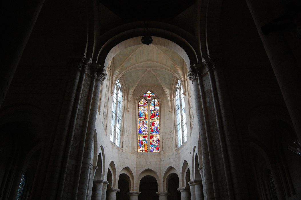 Eglise Saint-Jean de Montierneuf : Choeur, vue partielle