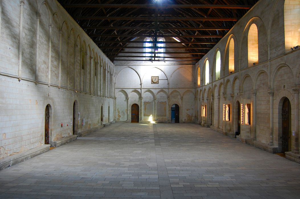 Ancien Palais des Comtes de Poitiers : Salle des pas perdus, vue générale