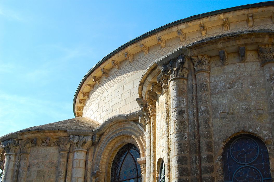 Eglise Saint-Hilaire : Chevet, vue partielle