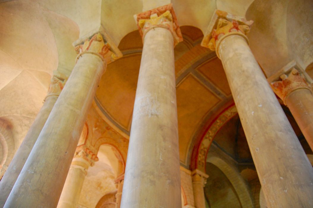 Eglise Saint-Hilaire : Déambulatoire, vue partielle