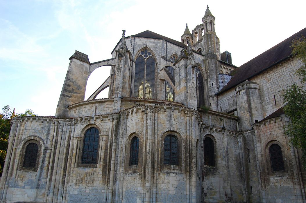 Eglise Saint-Jean de Montierneuf : Chevet, vue générale