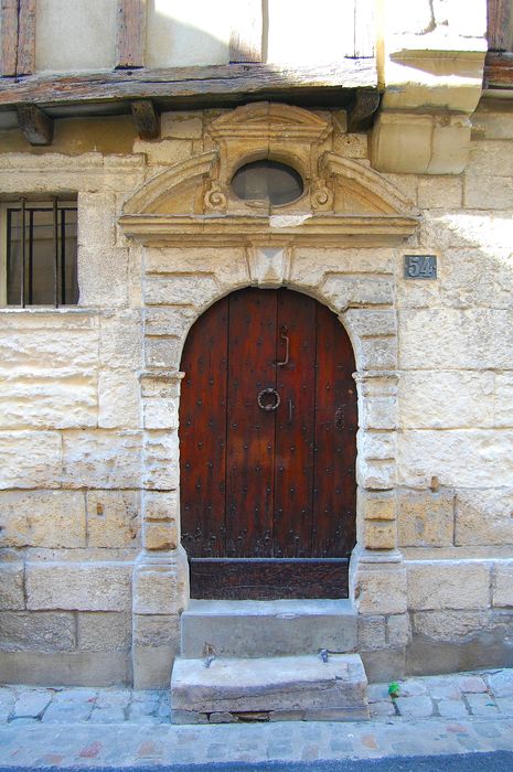 Maison : Porte sur rue, vue générale