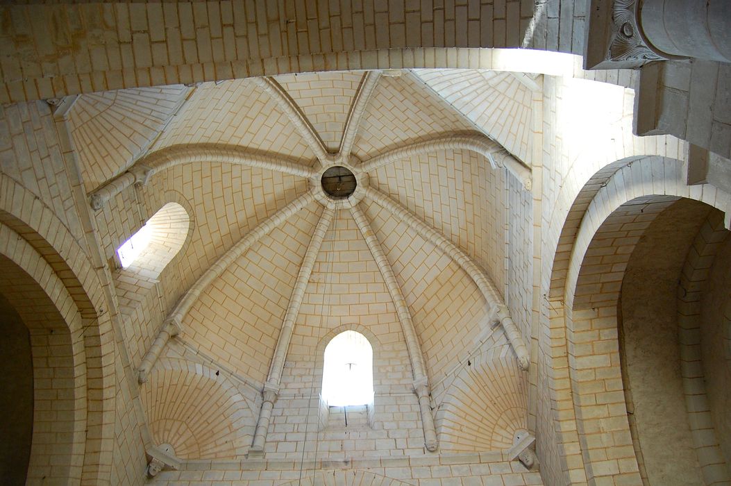 Eglise Saint-Hilaire : Coupole, vue générale