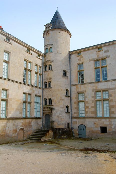 Hôtel de la Sénéchaussée : Façades sur cour, vue partielle