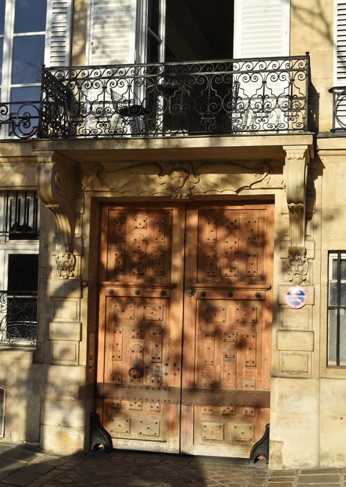 Hôtel Lefebure de la Malmaison : Portail d'accès sur rue, vue générale