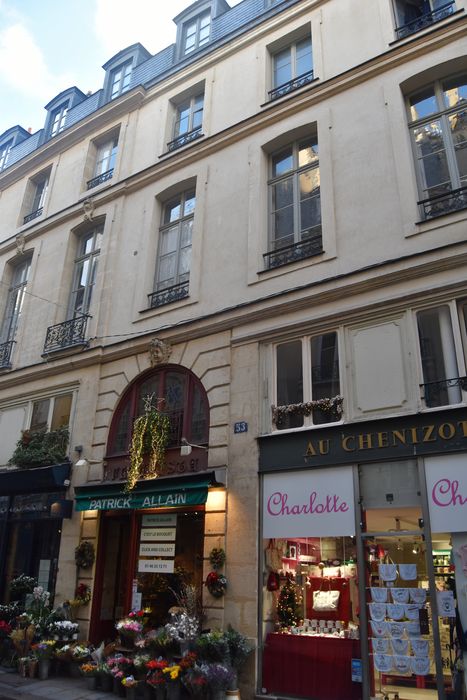 Hôtel de Chenizot : Façade sur rue du n°53, vue partielle