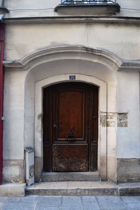 Immeuble : Porte d'accès sur rue, vue générale