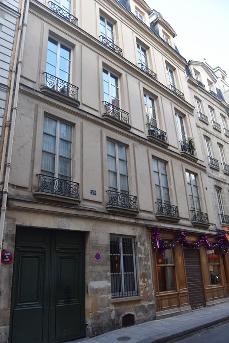 Hôtel (ancien) : Façade sur rue, vue générale