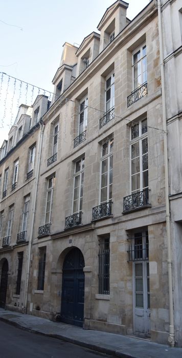 Hôtel (ancien) : Façade sur rue, vue générale