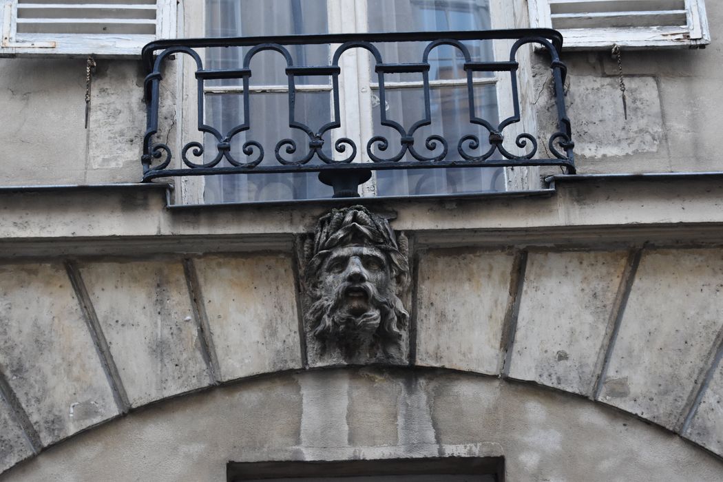 Immeuble : Façade sur rue, détail d'un mascaron