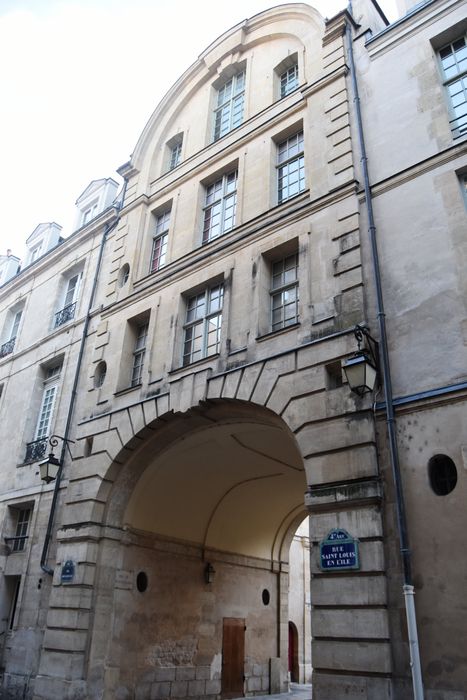 Hôtel (ancien) : Façade nord sur la rue Saint-Louis-en-l'ïle, vue générale