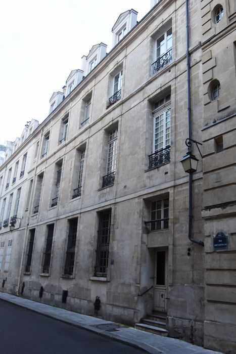 Ancien hôtel : Façade sur la rue Saint-Louis-en-l'Îlr, vue générale