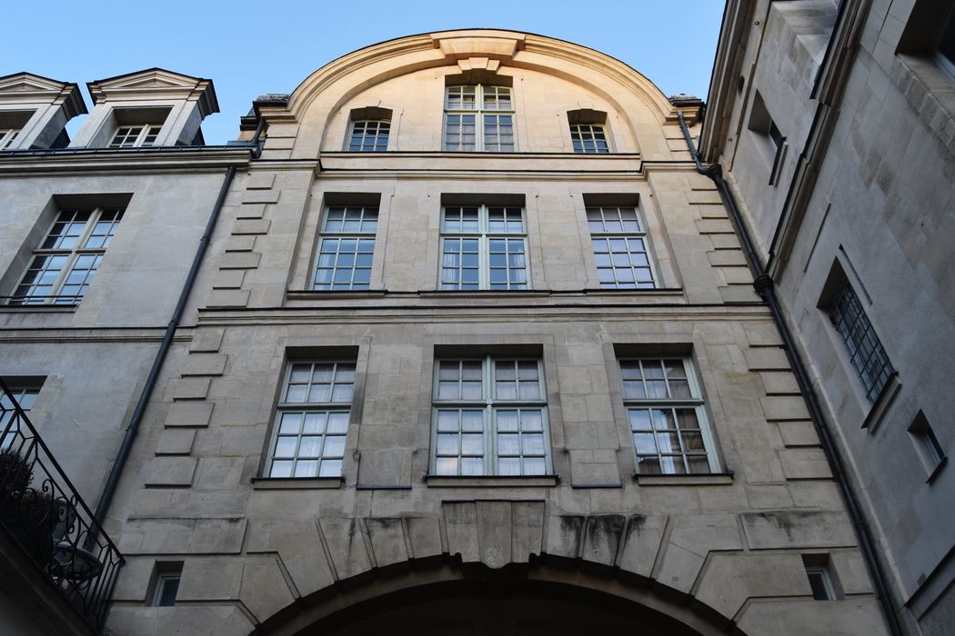 Hôtel (ancien) : Façade sud, vue partielle