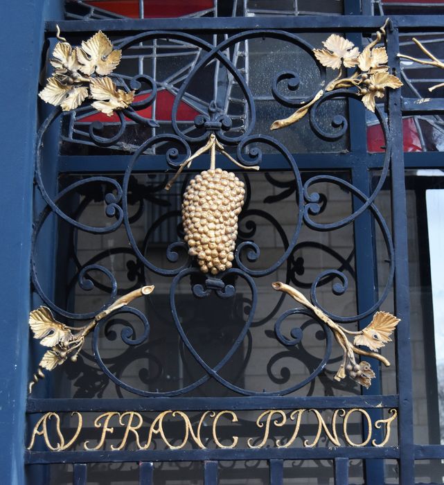 Maison : Façade sur rue, détail de la devanture