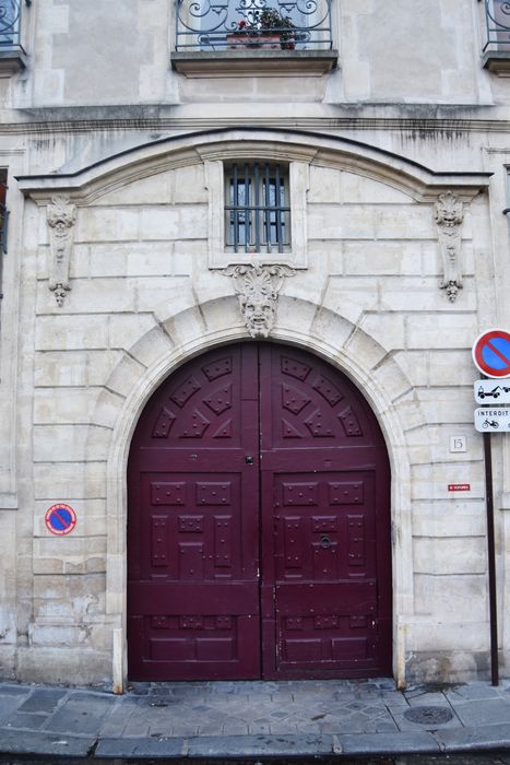 Ancien hôtel dit Hôtel Le Charron ou de Vitry : Portail d'accès sur rue, vue générale