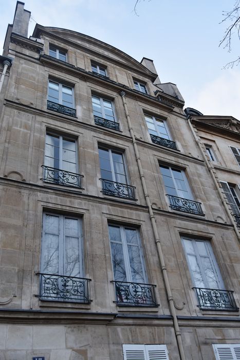 Ancien hôtel : Façade sur rue, vue générale