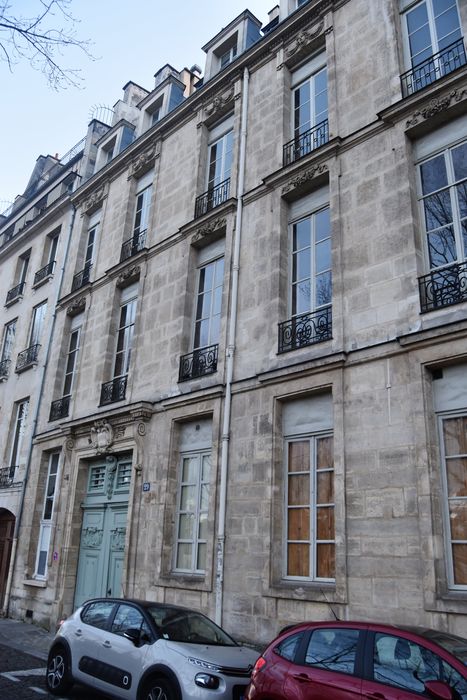 Hôtel (ancien) : Façade sur rue, vue générale