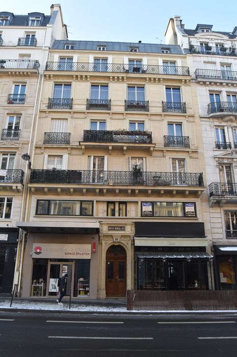 Café-Bar : Façade sur rue de l'immeuble, vue générale