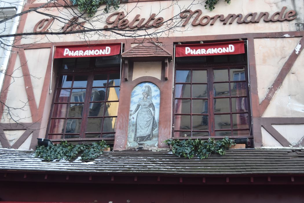 Restaurant Pharamond : Façade sur rue, vue partielle