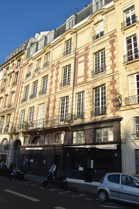 Immeuble : Façade sur le quai des Orfèvres, vue générale