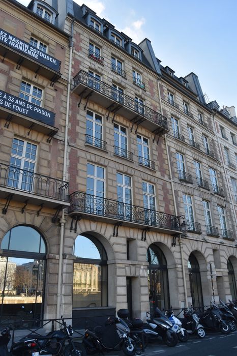 Immeuble : Façade sur le quai de l'Horloge, vue générale