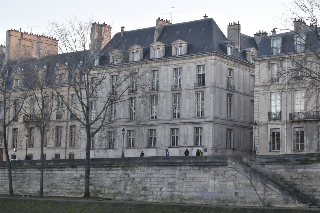 Hôtel Meiland (ancien) : Façade sur le quai d'Anjou, vue générale