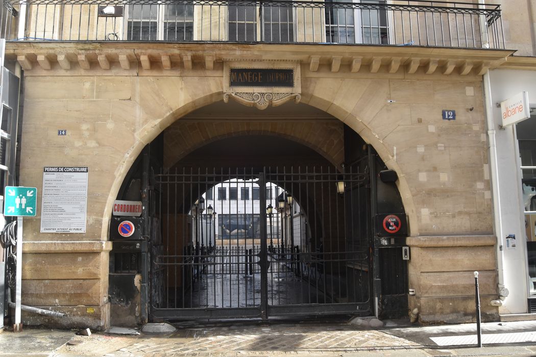 Immeuble dit Manège Duphot : Porche d'accès à la cour, vue générale