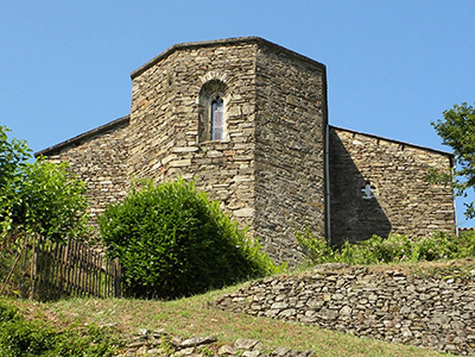 Ancienne église Saint-Martin-de-Corconac : Vue générale du chevet depuis la route de Saint-Jean-du-Gard à l'Estréchure