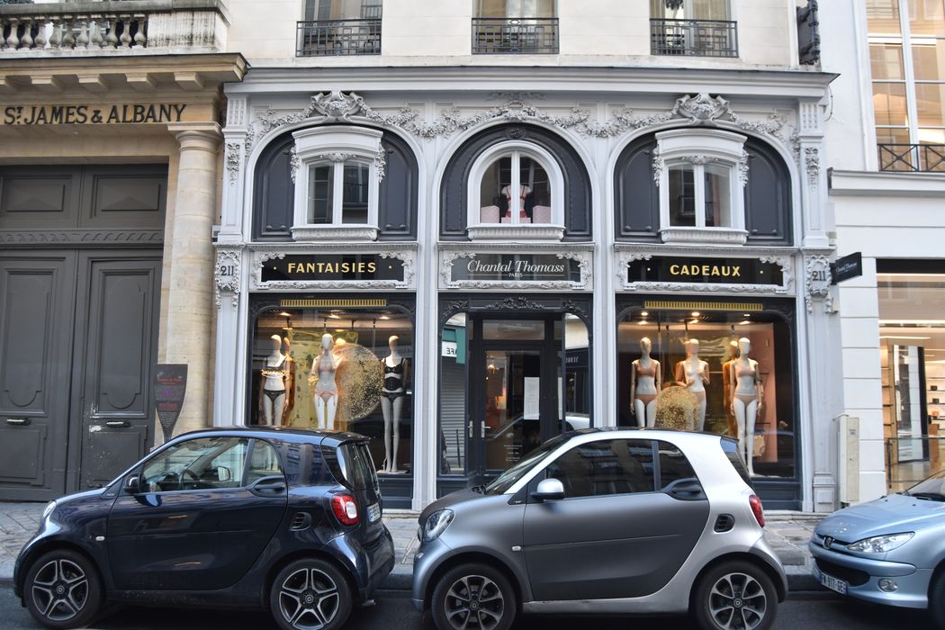 Hôtel Saint-James et d'Albany : Façade sur rue, devanture de droite, vue générale