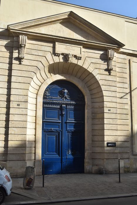 Maison dite aussi Hôtel d'Ecquevilly ou du Grand Veneur : Portail d'accès sur rue, vue générale