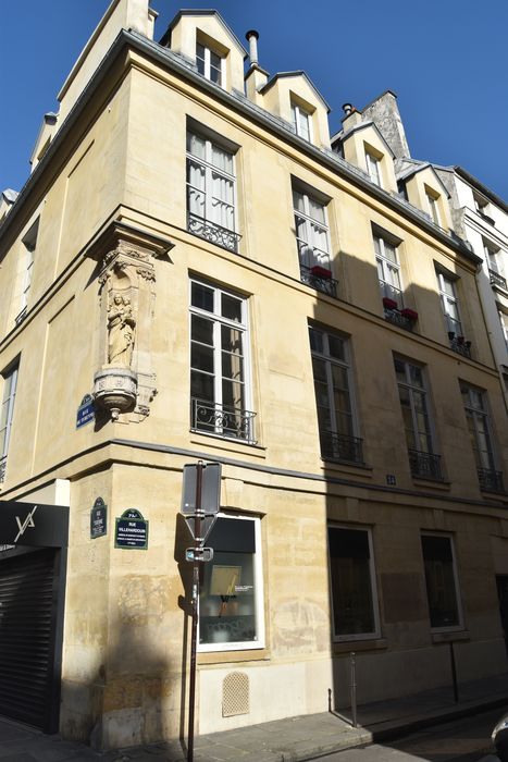 Immeuble : Façade sur la rue de Villehardouin, vue générale