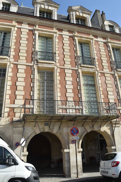 Hôtel d'Angennes de Rambouillet (ancien) : Façade sur rue, vue générale