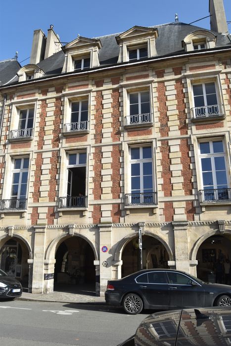 Hôtel de Clermont-Tonnerre (ancien) : Façade sur rue, vue générale