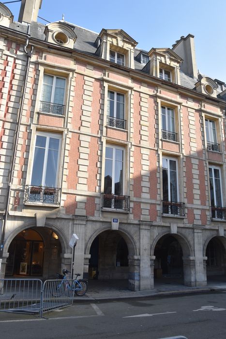 Hôtel de Châtillon (ancien) ou hôtel de Marie de Lyonne ou de Gagny ou Chatainville : Façade sur rue, vue générale