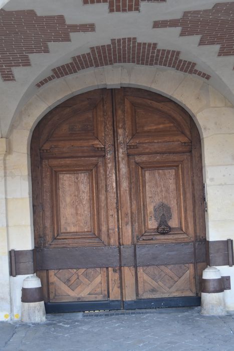 Hôtel Genou de Guiberville (ancien) : Portail d'accès sur rue, vue générale