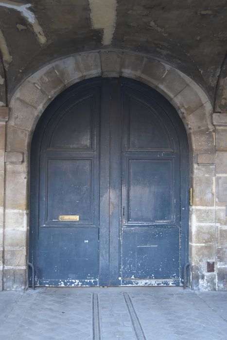 Hôtel de la Salle (ancien) ou hôtel Castelnau ou hôtel de Rotrou : Portail d'accès sur rue, vue générale