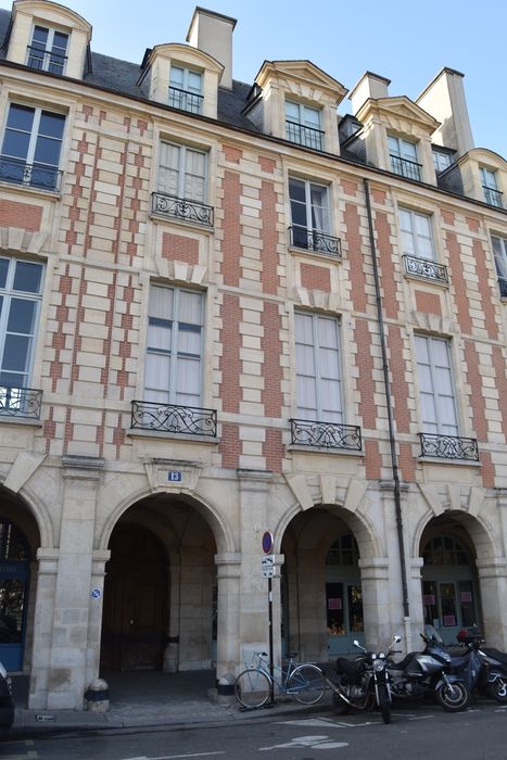 Ancien Hôtel Dyel des Hameaux : Façade sur rue, vue générale