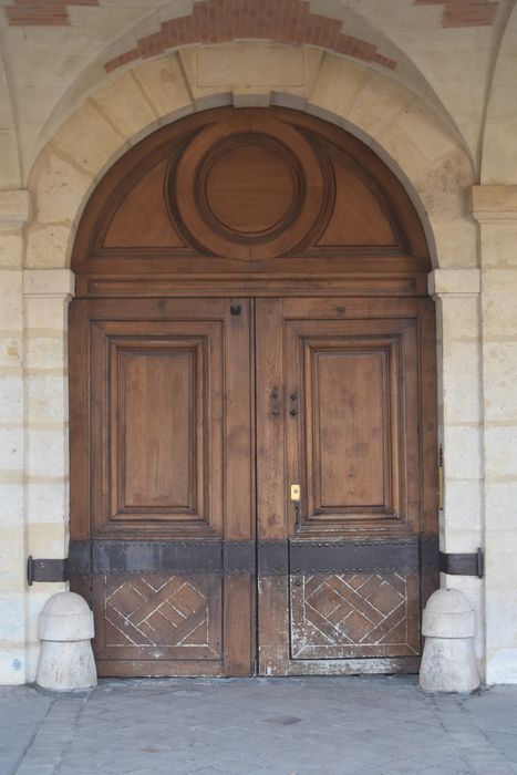 Ancien Hôtel Dyel des Hameaux : Portail d'accès sur rue, vue générale