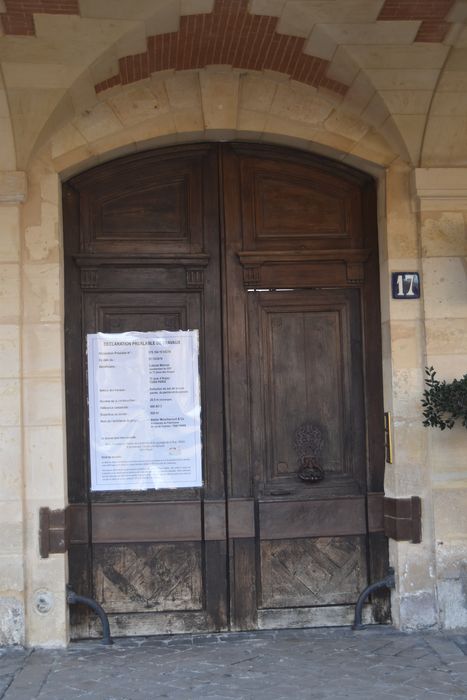 Immeuble dit aussi hôtel de Chabannes ou de Flers : Portail d'accès sur rue, vue générale