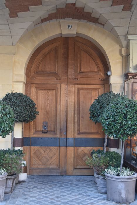 Ancien hôtel Marchand ou hôtel de Montbrun : Portail d'accès sur rue, vue générale