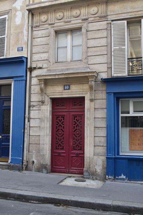 Immeuble du n°10 : Porte d'accès sur rue, vue générale