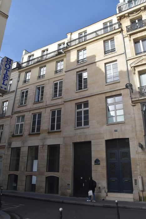 Immeuble du n°17 : Façade sur rue, vue générale