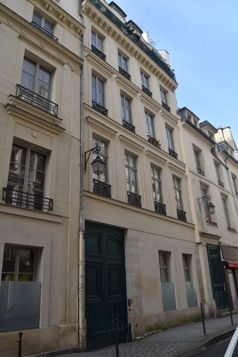 Immeuble : Façade sur rue, vue générale