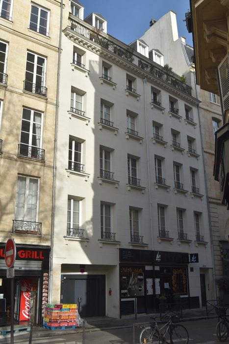 Immeuble du n°9 : Façade sur rue, vue générale