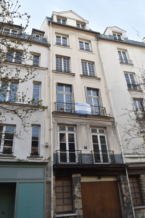 Immeuble n°7 : Façade sur rue, vue générale