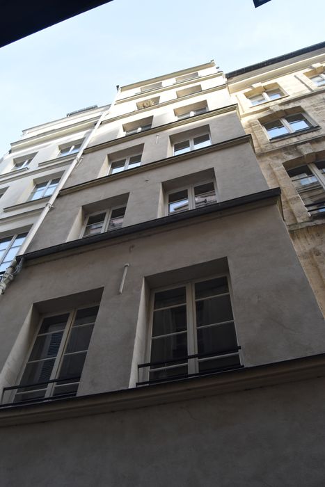 Immeuble : Façade sur rue, vue partielle